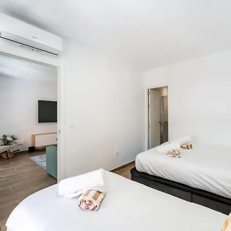 2-bed In Heart Of Boliches Pass The Keys Фуэнхирола